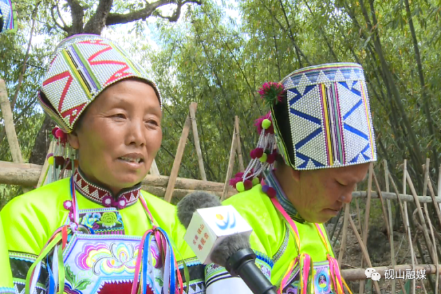 绣娘 赵玉芬:来培训,弄这个绣花,来学绣一下,我们(会)努力学习的.