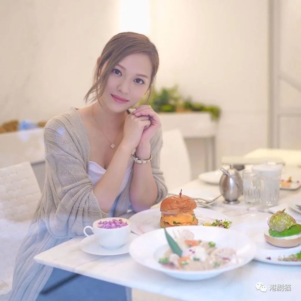 冯盈盈自爆与郑衍峰关系 fyy直指除夕是二人纪念日_腾讯新闻