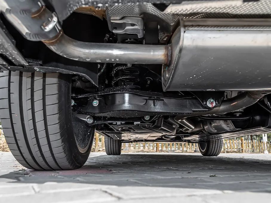 颜值高 加速快 很安全 够智能 领克05车型分析导购