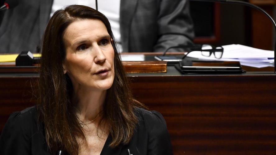 比利时首相苏菲·威尔梅斯表示,"比利时在通报与新冠有关的死亡病例式