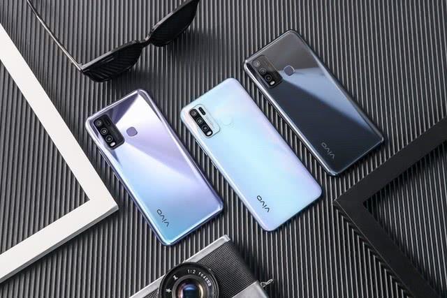 价格方面,如今红米note8的价格已经降至899起步,而vivo y50的售价则