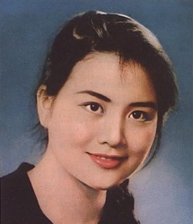 被国人誉为中国美神的著名舞蹈演员杨丽坤,美得像落入凡间的女神