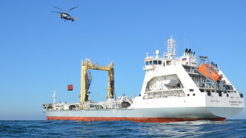 俄罗斯海军目前最新的"帕辛"号油水补给舰.