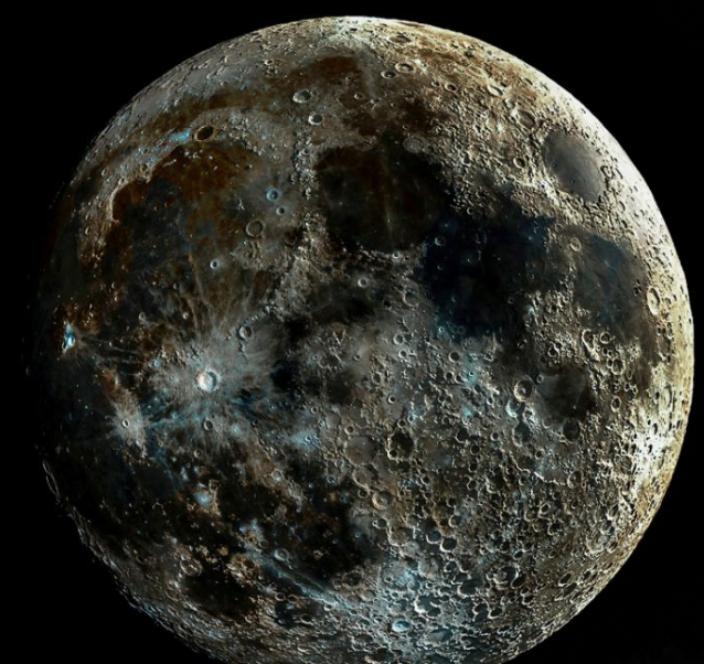 摄影师将月相合成一幅图像,拍摄到最清晰的月球照片