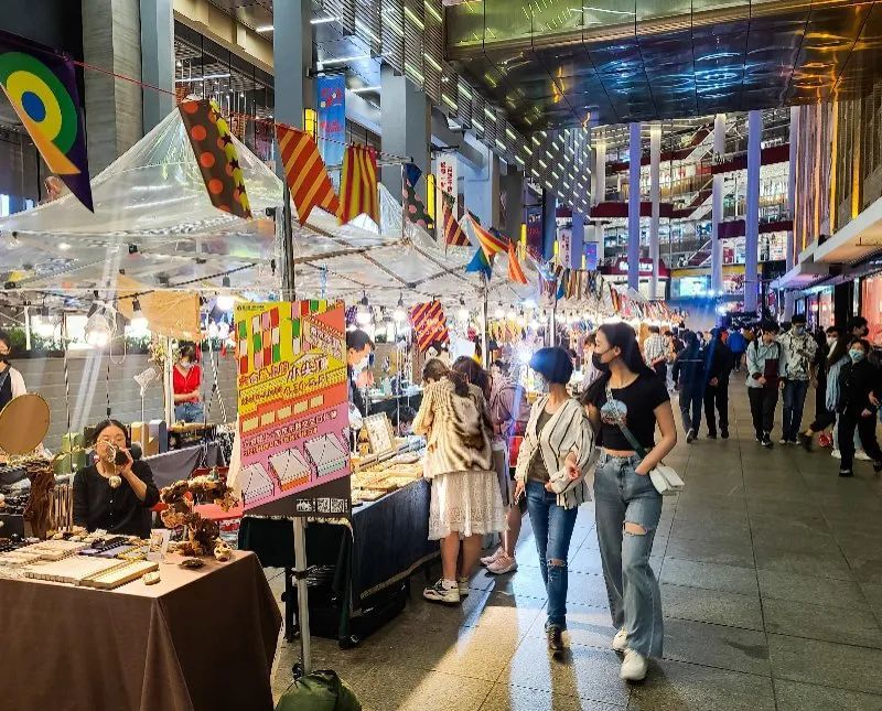 尝美食,遛萌宠,看露天电影,练户外瑜伽…魔都好玩的市集都在这儿了!_