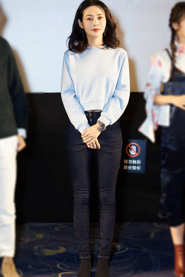 a4腰算啥于明加的腹肌才厉害穿短款吊带凹造型自律女人真美