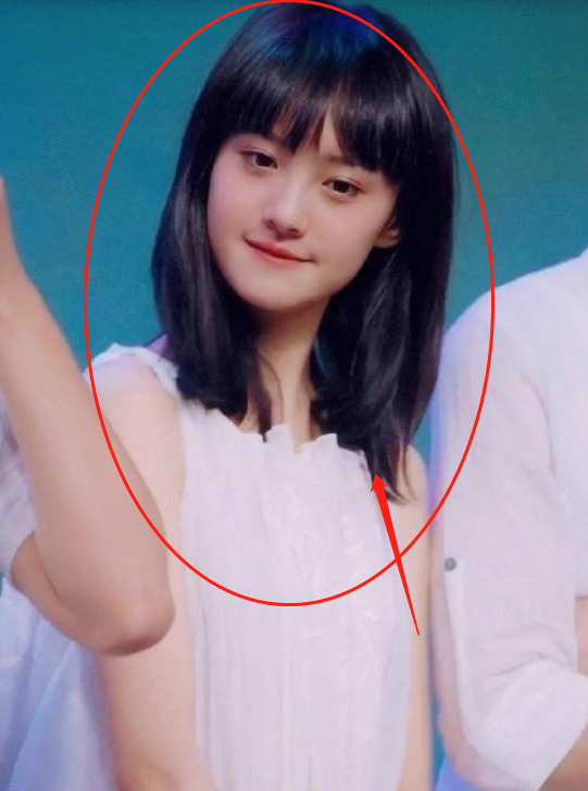 18岁的郑爽有多美?一袭白裙录《快本》,清纯模样楚楚动人