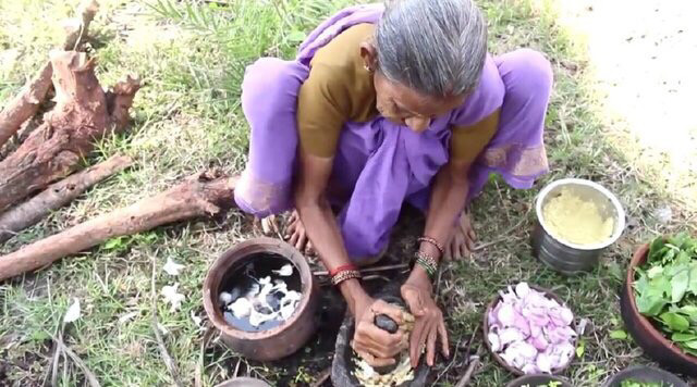 印度没有厨房怎么做饭?原来都可以在户外解决,网友:真聪明!