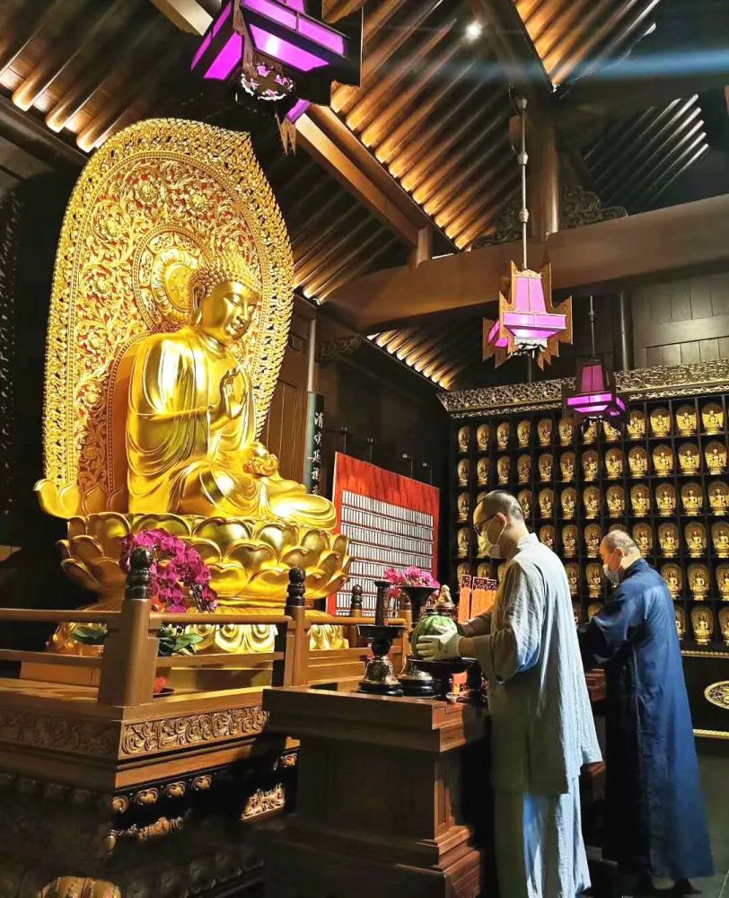 忆念佛恩一起以香花供养十方诸佛菩萨