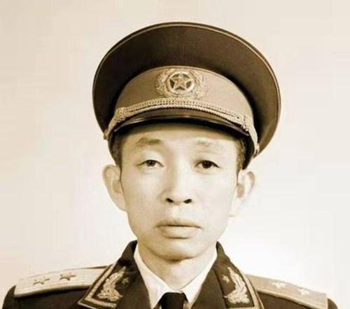 华中野战军刚组建时有几个纵队,司令员是