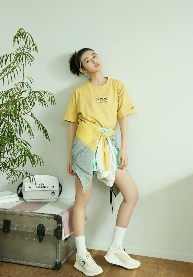 国民闺女张子枫换风格文艺少女化身运动女孩笑起来好甜