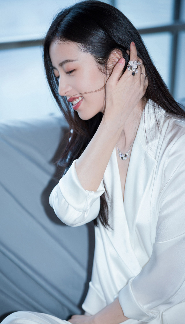 女神周雨彤:第4970期气质潮流美图欣赏