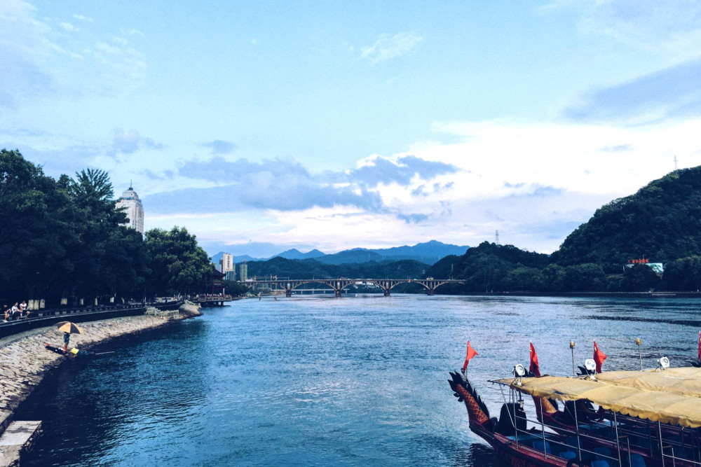 游,境内的水系属于钱塘江流域,不仅如此,境内还有新安江,兰江,富川江