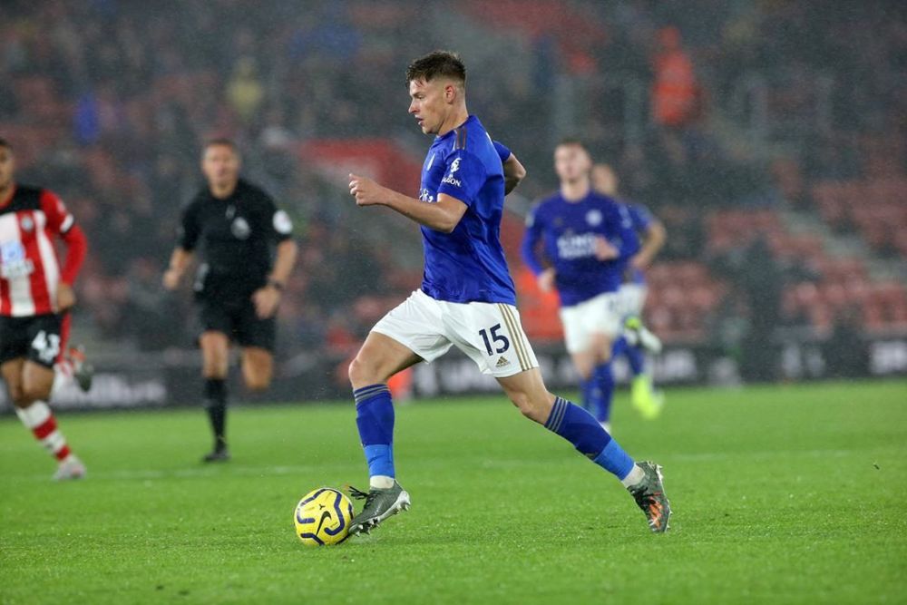 莱斯特城中场新星巴恩斯出色的边路球员传射能力极佳