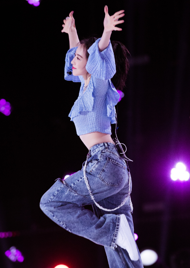 宋茜为不撞衫好心机将上衣故意剪掉一半秀出女团腰谁不可