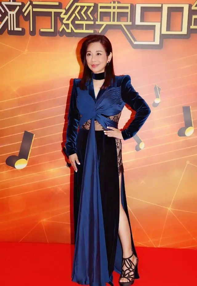 49岁陈松伶"逆生长",多重造型时尚驾驭力满分,肌肤娇嫩惹人羡