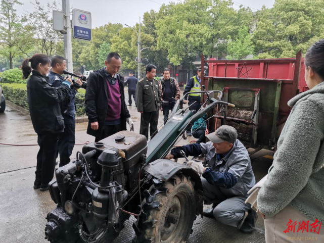 湖南津市:"服役"33年的拖拉机再也跑不了