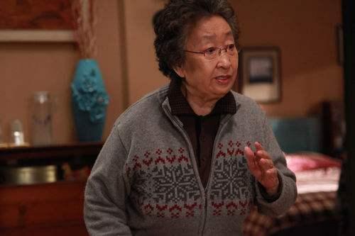 "最美妈妈户"彭玉,为照顾瘫痪老公提前8年退休,64岁北漂演戏