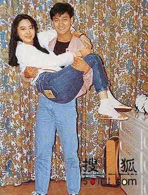 1983年,刘德华和喻可欣因为一场生日会相识,随后没多久二人一见钟情