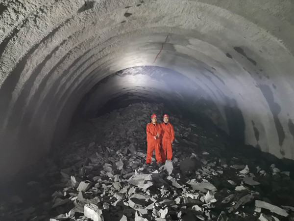 富贵山隧道贯通叠溪至松坪沟生命线即将通车