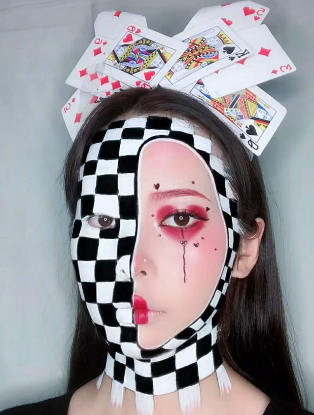 小姐姐化"扑克面具妆",开始:脑洞真大,结果:还挺有灵气!