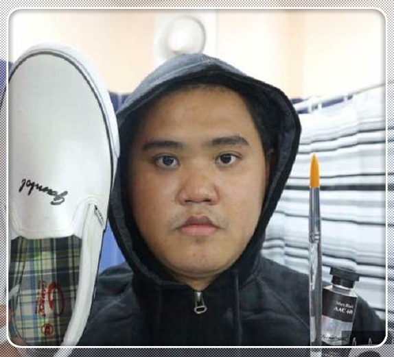 泰国小哥又出“新招”，拿鞋子当cos道具，看到成品：鞋拔子脸