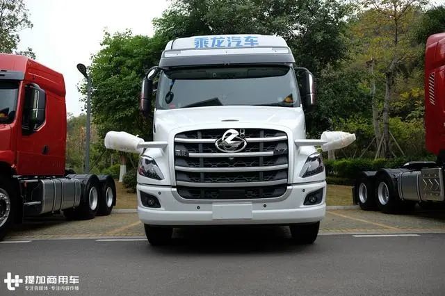 能自动驾驶的乘龙t7长头卡车实拍,还是600马力国六车型,黑科技真抢眼