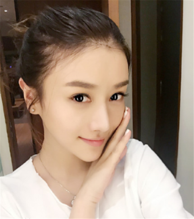 第五任女友何雨檬,重庆妹子,目前就读于北京电影学院表演系,曾出演过