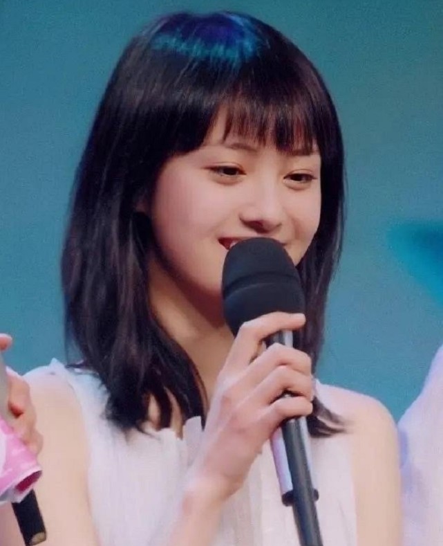 郑爽早年上快本剧照曝光18岁的她清纯可爱360度无死角