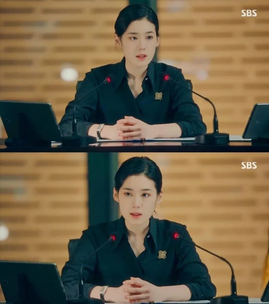 永远的君主女二也来抢镜了最美总理郑恩彩