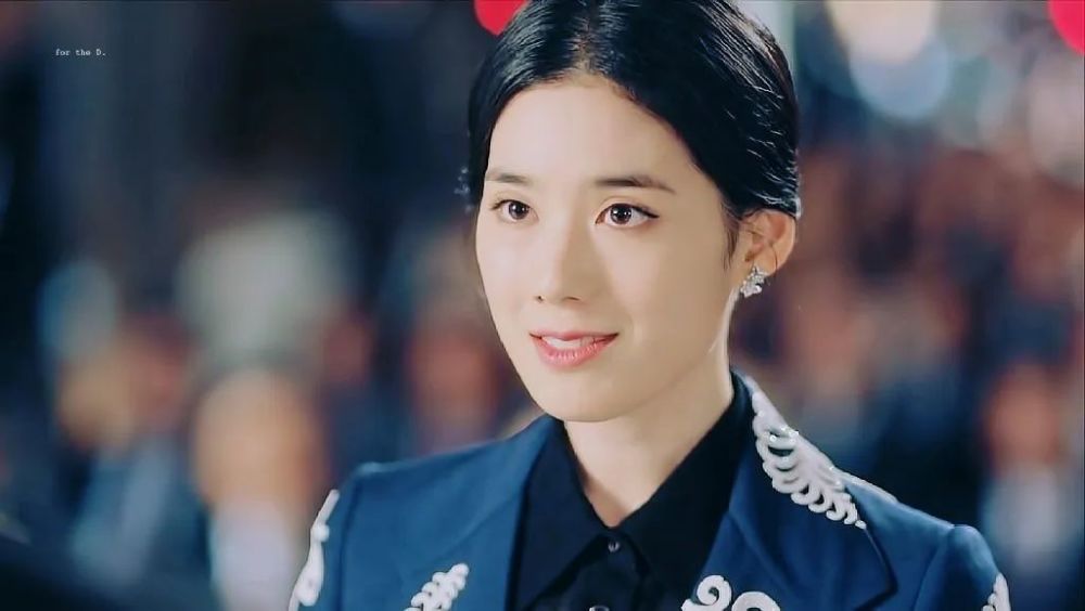 永远的君主女二也来抢镜了最美总理郑恩彩
