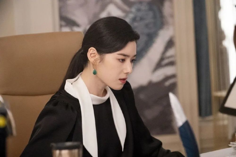 永远的君主女二也来抢镜了最美总理郑恩彩