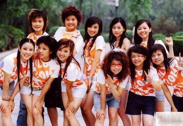 每到夏天,总是万人空巷,从海选到复赛到决赛,从拉票到投票到选出总