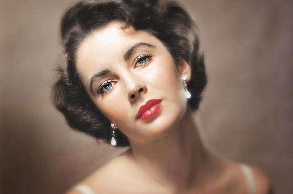 全球"罕见"的紫色眼睛,仅有600人拥有,一双价值700万