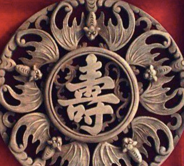 蝙蝠纹是中国传统寓意纹样,有单独蝙蝠纹和以蝙蝠纹组合的图案.