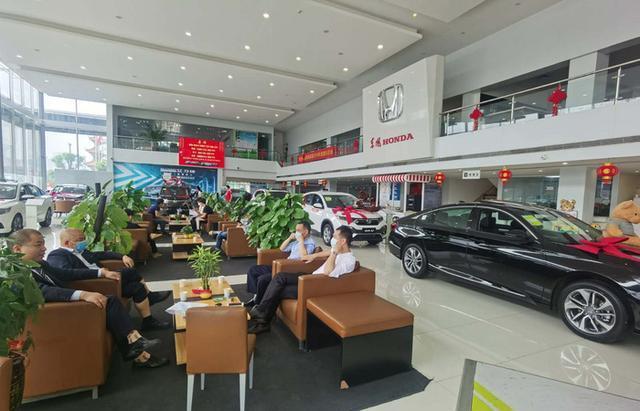 探访东风honda4s店思域热度不减两厢版本为最佳期待
