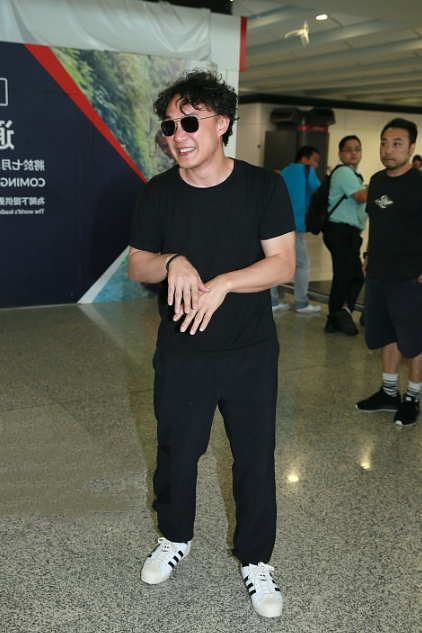 发量不够,发型来凑:陈奕迅的卷发好经典,45岁看起来只有25岁