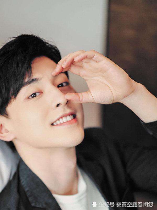 邓伦无奈接烂片而关晓彤自负她却