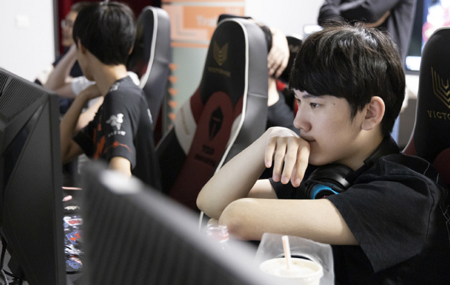 1zplay电竞比分网app｜阿水输掉一局游戏被嘲讽，无语反击：我一定要赢到退役吗？