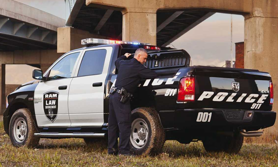 写在最后:除了福特fusion是一股清流外,美国的警车基本上都是"喝油