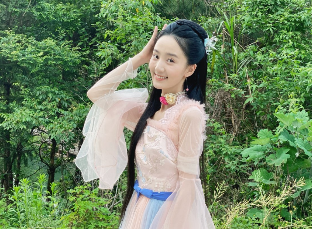 而出演男主的则是张思帆,张思帆《半妖倾城》,《青囊传》,《两世欢》
