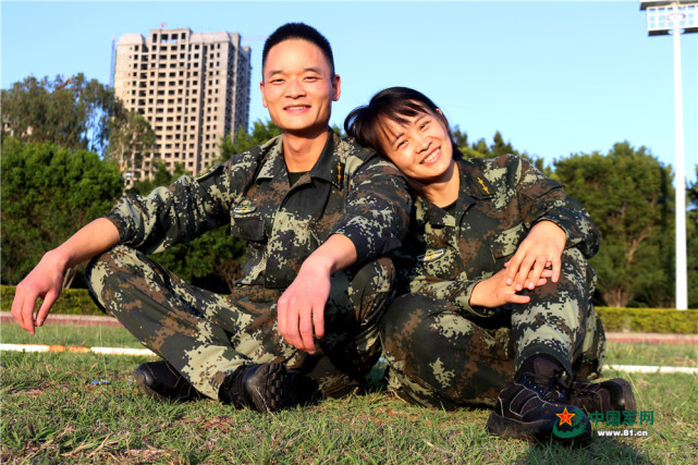 请记住这个特别的日子 他们的笑脸让军旅充满阳光