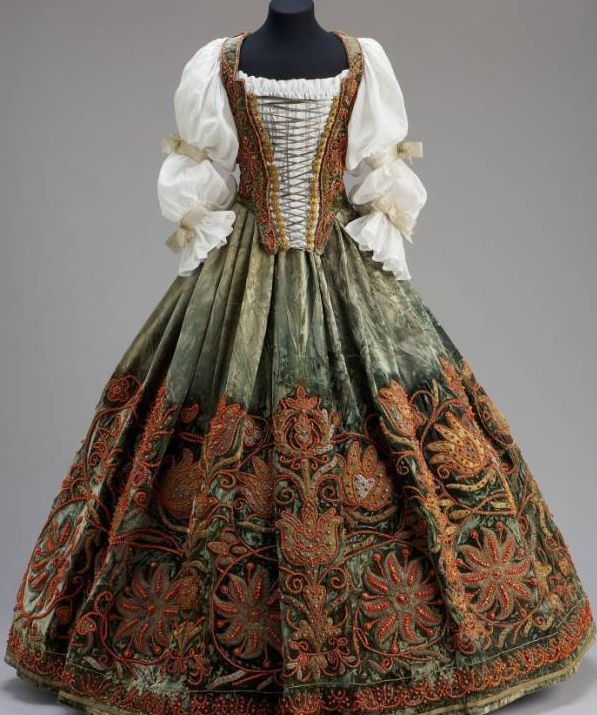 不怕过时的复古风这样的连衣裙一不小心就迷住了眼睛