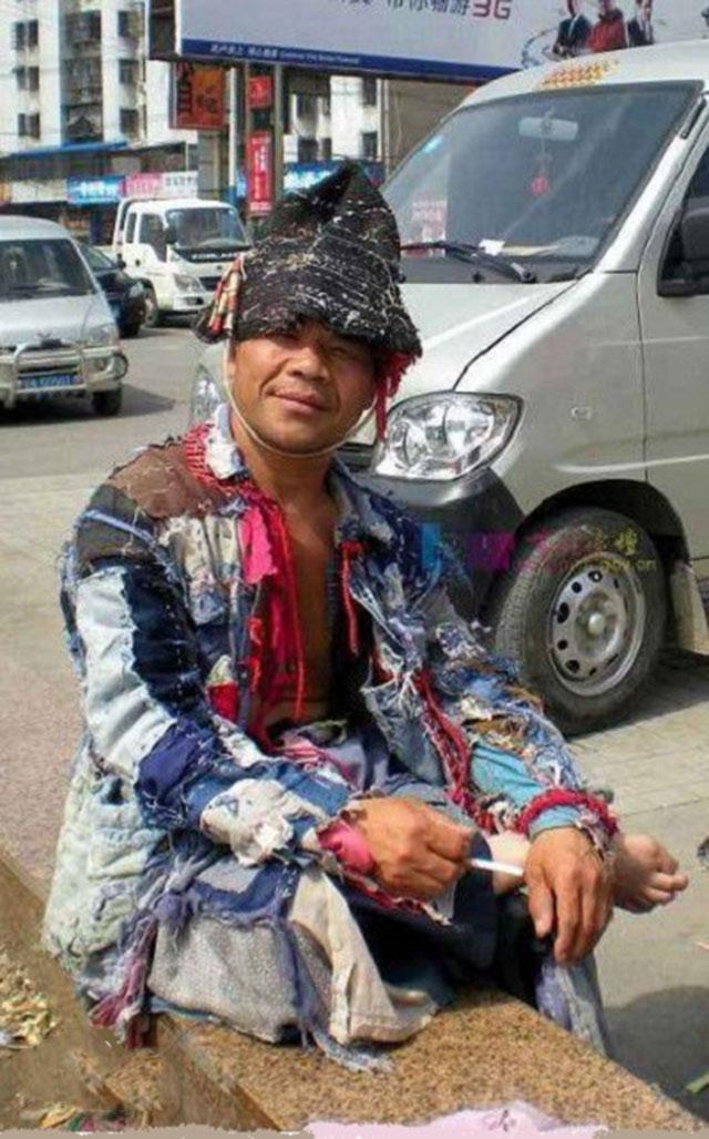 他就是把要饭当职业,几十年行走江湖,被称为"中国最牛乞丐"的宋天福