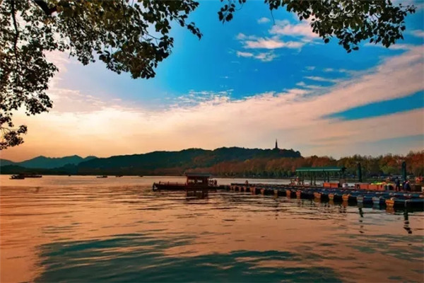 杭州有西湖的苏堤春晓柔美如杭州西安青木川古镇古朴风韵苏州周庄古镇