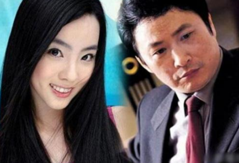 央视第一美女李思思全家照,4年生2胎,65岁丈夫身价不菲