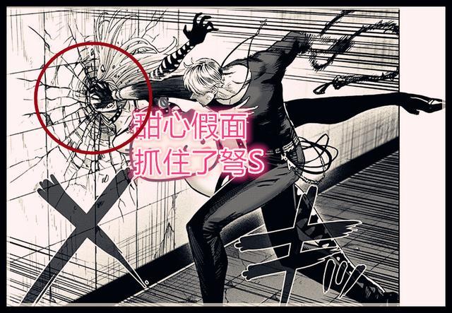 在战斗中,甜心假面也成功的抓住了弩s的脑袋,摁在墙壁上,使劲碾压,打