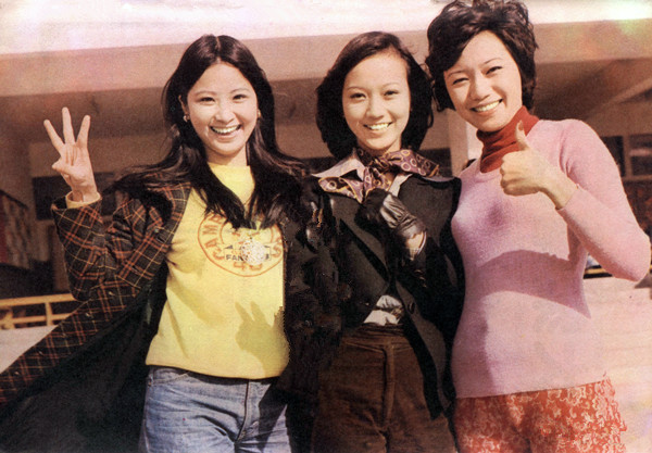 1975年,赵雅芝出演的第一部电视剧《乘风破浪,剧中饰演外柔内刚的施