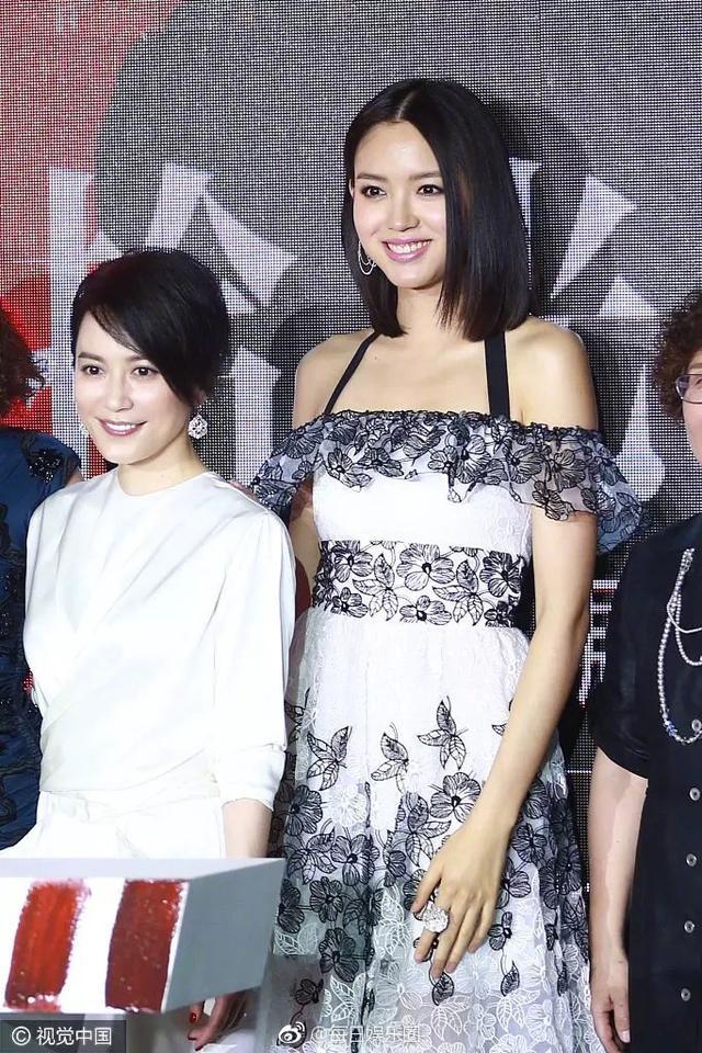 看了合影才懂俞飞鸿有多美?半个娱乐圈女星被秒杀,却输给了她!