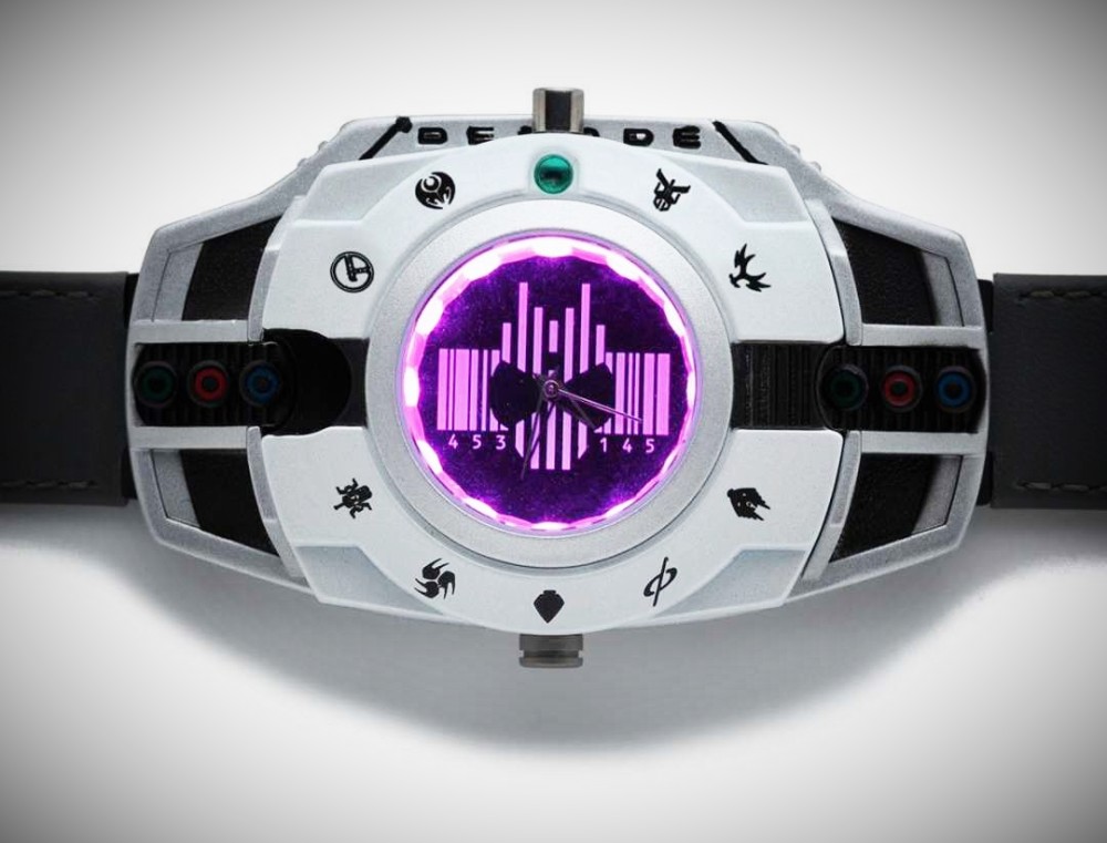 而除了可以显示时间以外,这款帝骑手表还带有发光功能,表盘位置是可以